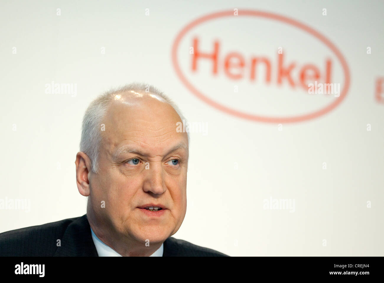 Lothar Steinebach, Chief Financial Officer, CFO der Henkel AG & Co.KG während der Jahresabschluss-Pressekonferenz am Stockfoto