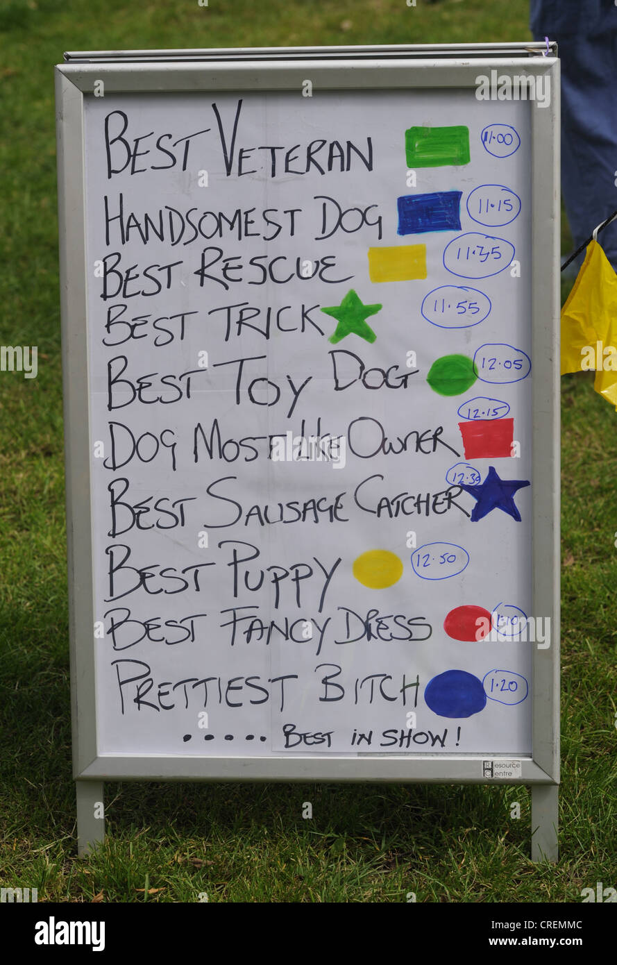 Dog Show Kategorien auf Rinde in der Park-Event Brighton UK Stockfoto