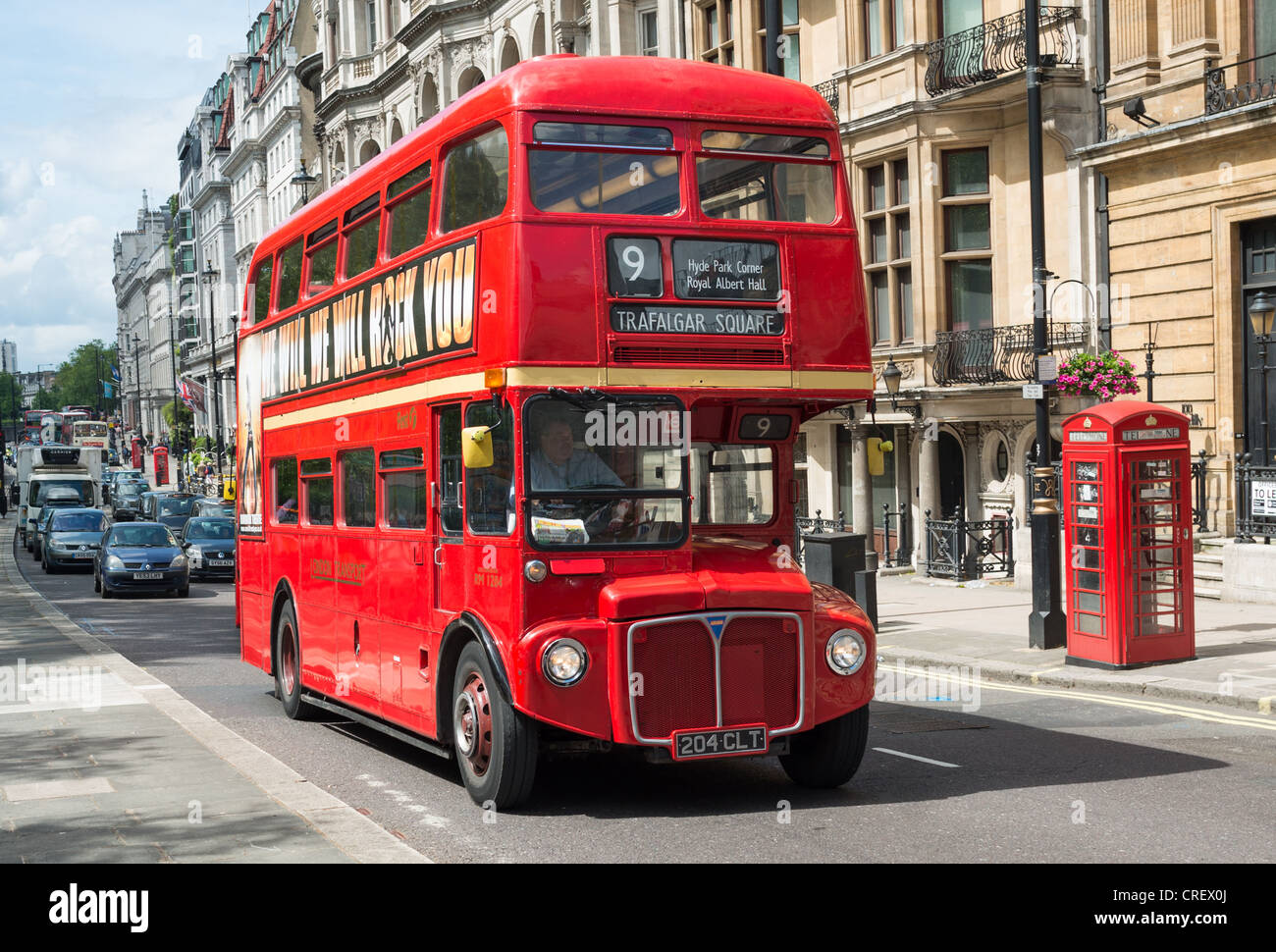 Traditionellen Routemaster Bus am Piccadilly, London, England. Stockfoto