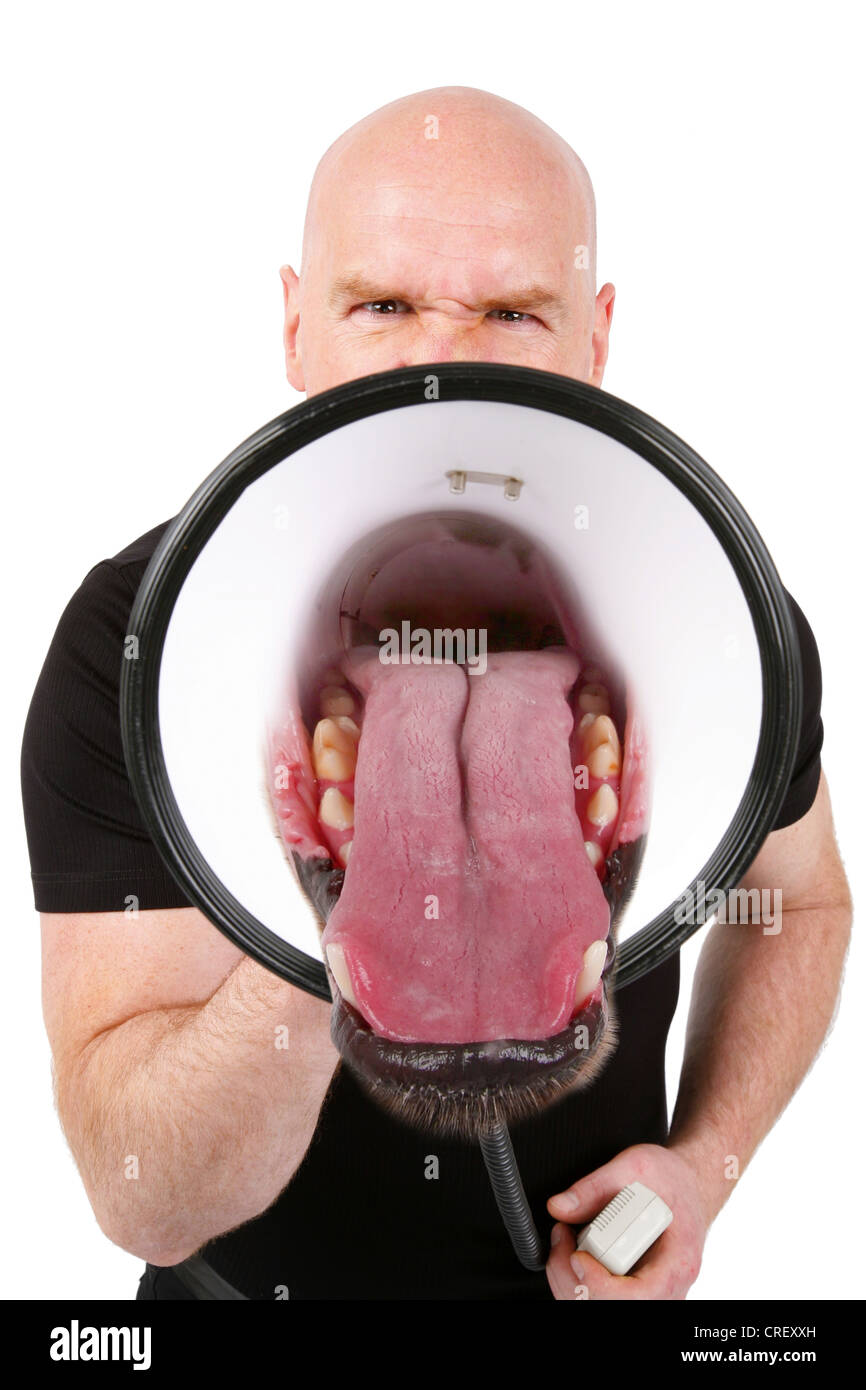 Glatze Mann schreien durch ein megaphon Stockfoto