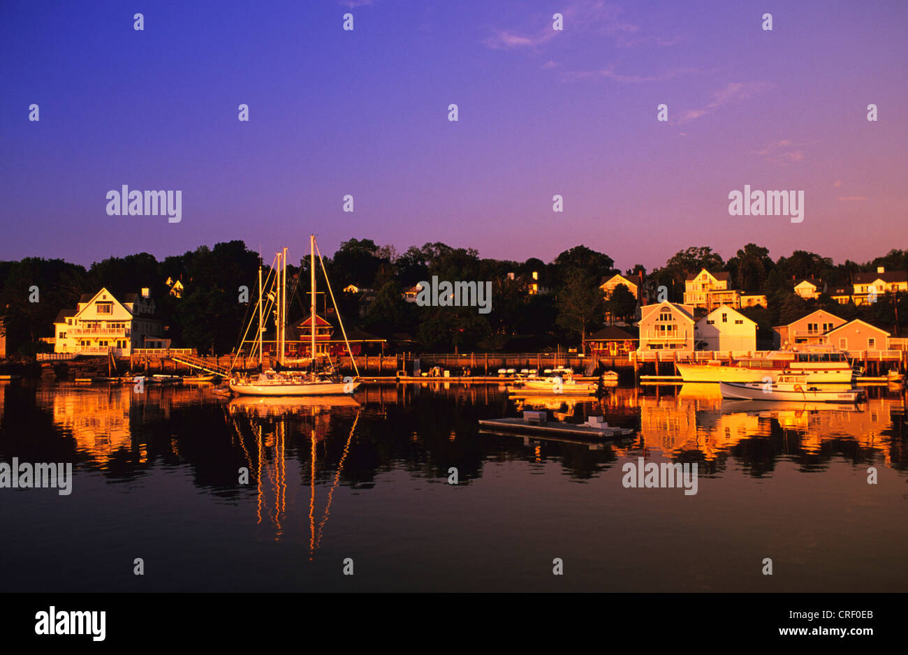 Camden Harbour im Abendlicht, USA, Maine, Camden Stockfoto