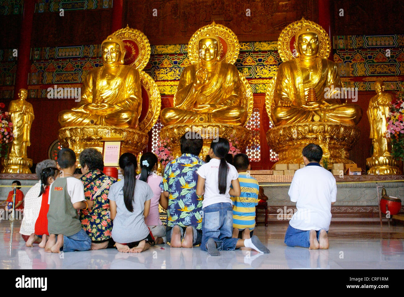 Buddhisten in der neuen chinesischen Tempel Borum Racha in Bangkok, Thailand, Bangkok Stockfoto