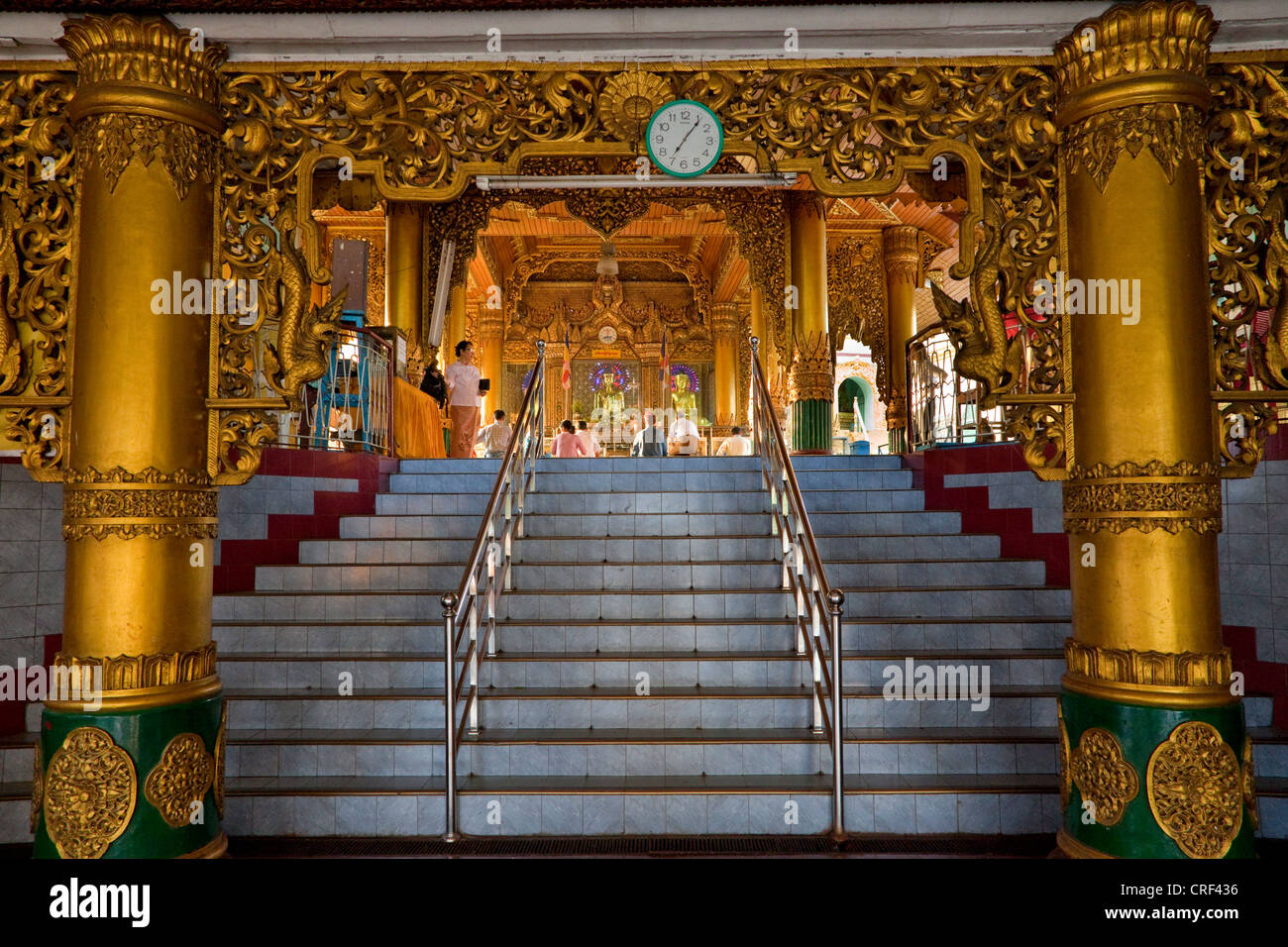 Myanmar, Burma, Yangon. Sule-Pagode Eingang. Stockfoto