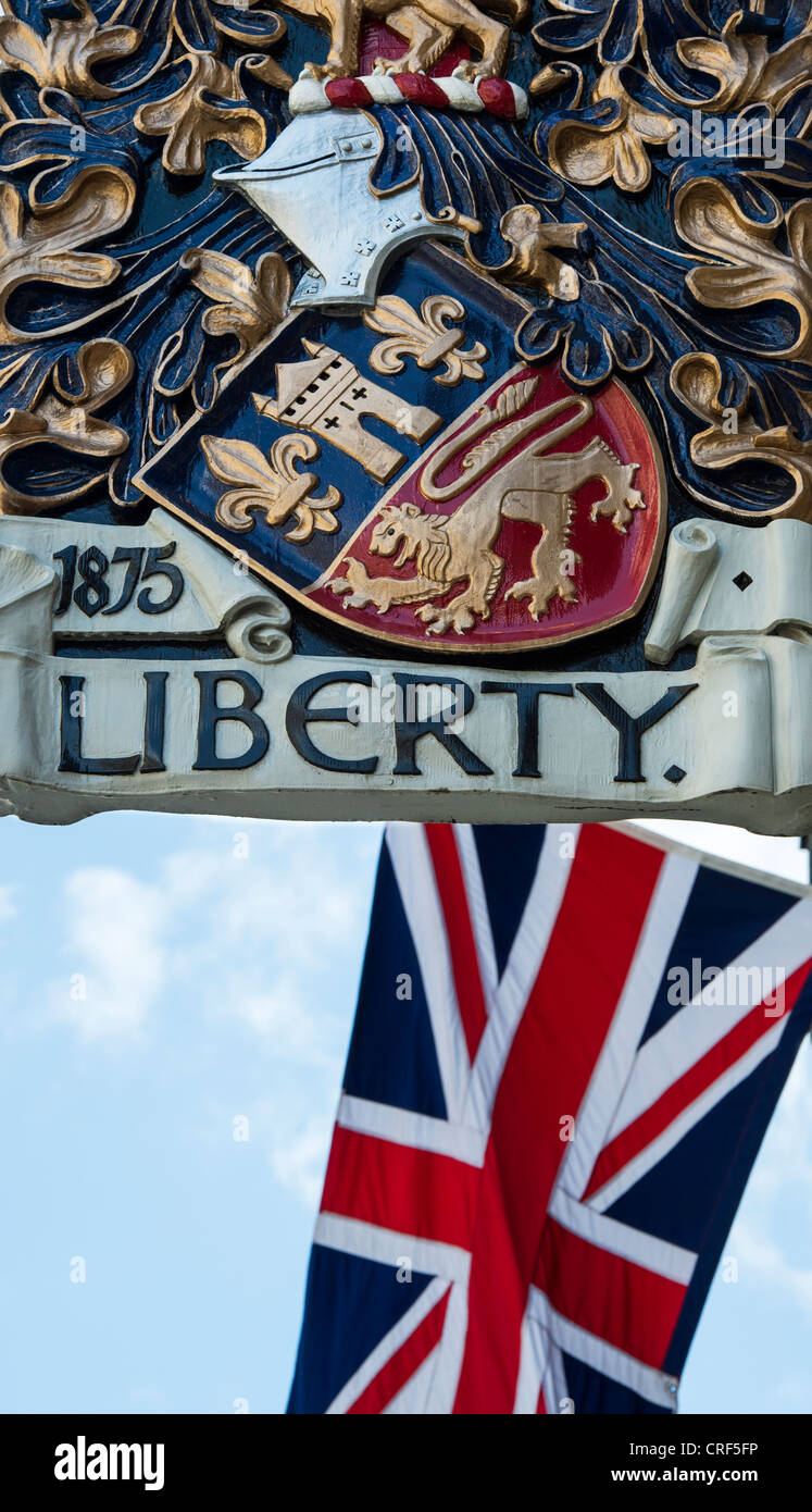 Liberty Ladenschild und Union Jack. Regent Street, London, England Stockfoto