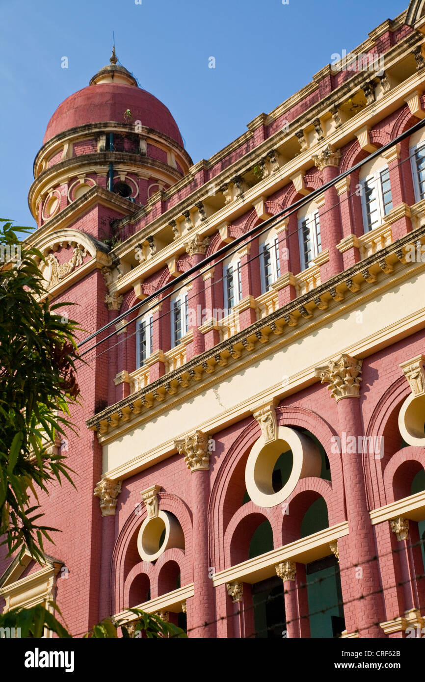 Myanmar, Burma, Yangon. Oberste Gerichtshof Architekturdetail. Stockfoto
