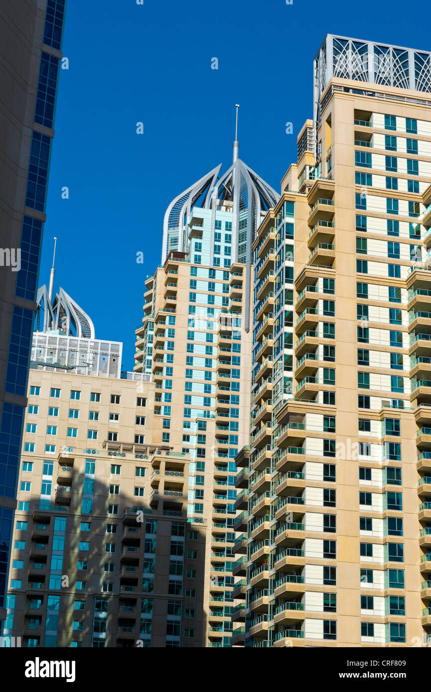 Dubai Marina ist die größte von Menschen verursachte Marina der Welt, atemberaubende belebten Gegend mit herrlichen Hochhaus-Türme gefüllt Stockfoto