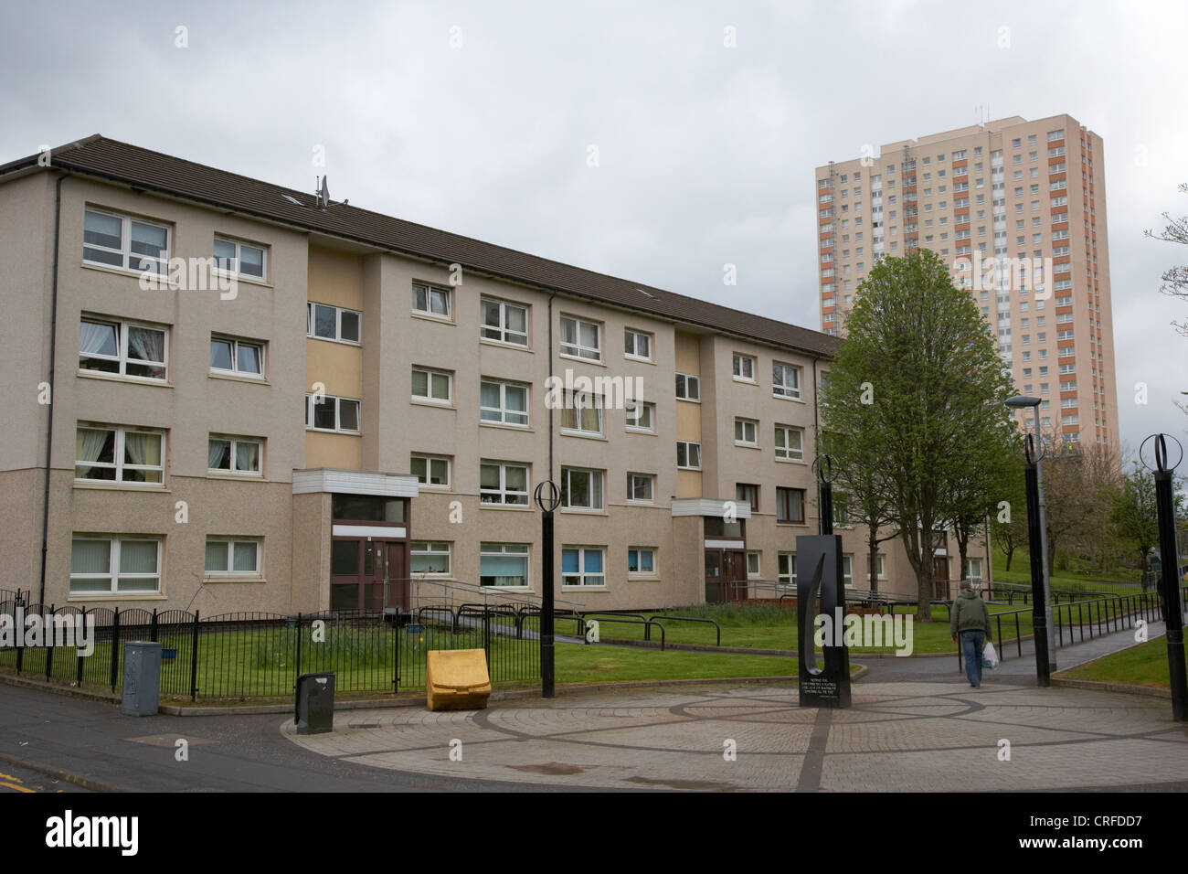 Ex-Rat Glasgow Wohnungsbaugesellschaft Wohnungen und Hochhaus Cowcaddens Glasgow Schottland, Vereinigtes Königreich Stockfoto