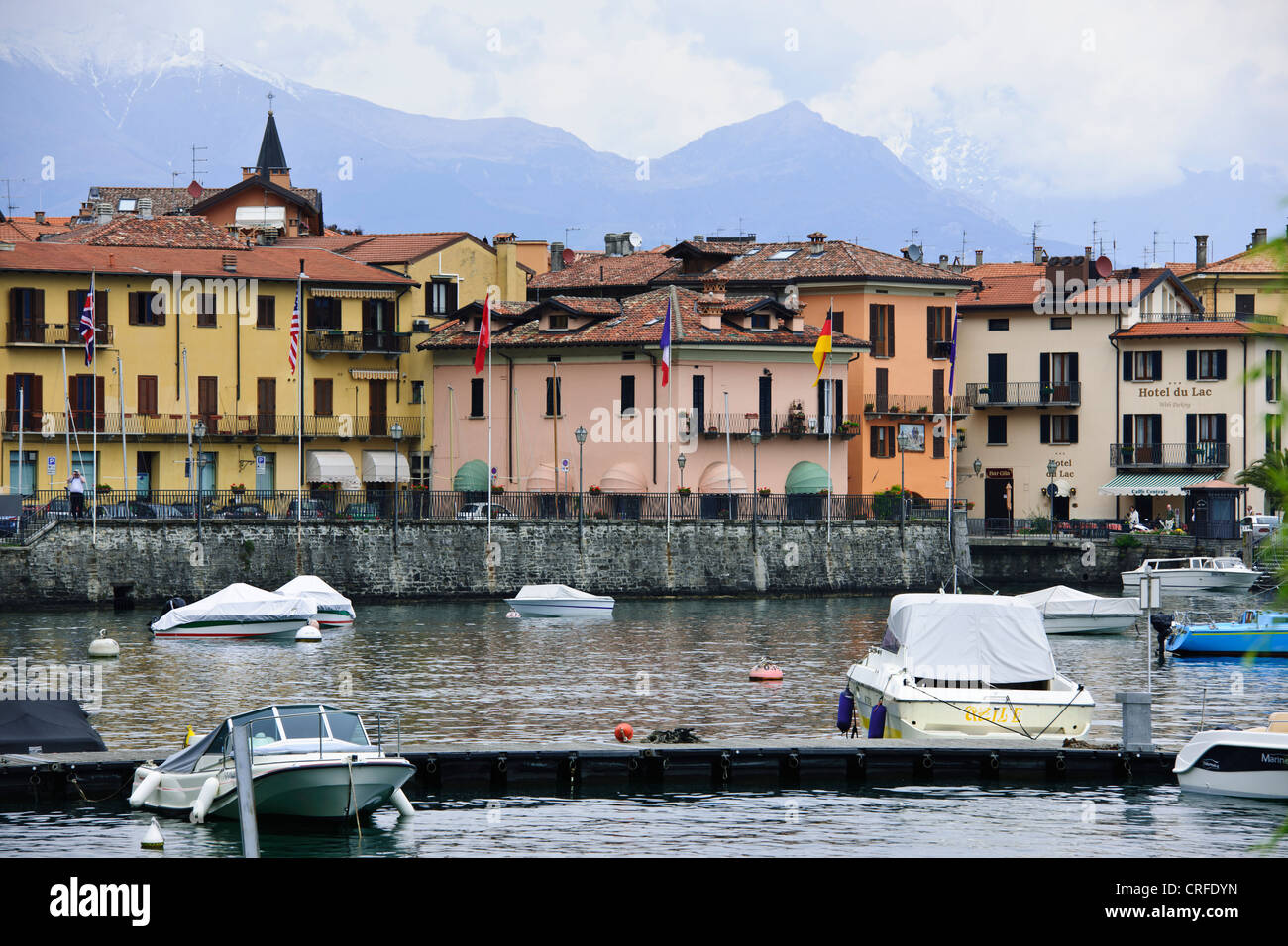 Stadt, bunt, bunt, Häuser, Fähren, Hotels, Restaurants, Luxus-Villen am See, Gärten, Menaggio, Comer See, italienische Seen, Italien Stockfoto