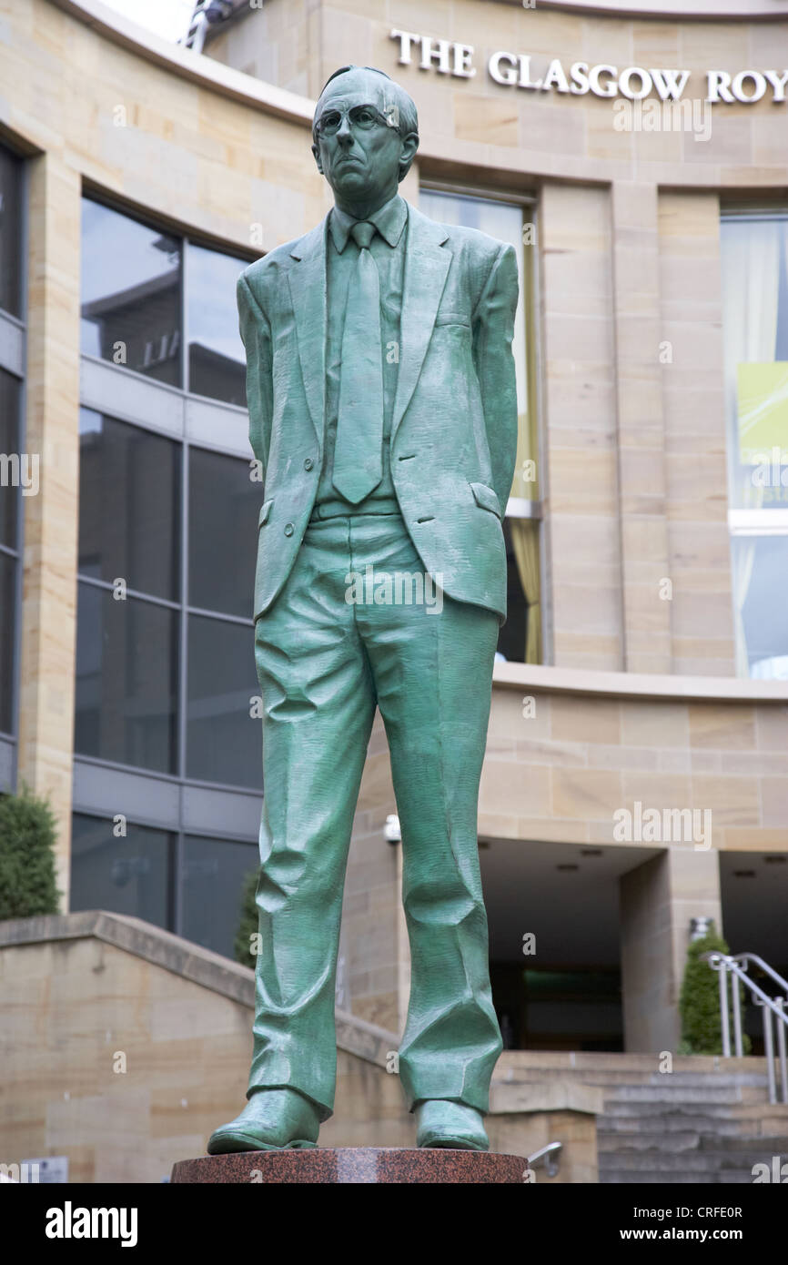 Statue von Donald Dewar gespielt zuerst immer zuerst dienen Glasgow Schottland, Vereinigtes Königreich Stockfoto
