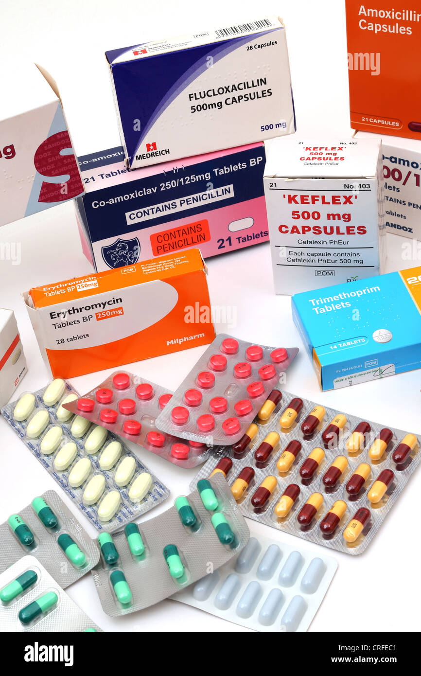 Eine Sammlung von Antibiotika In Kisten und In Blister-Packungen Stockfoto