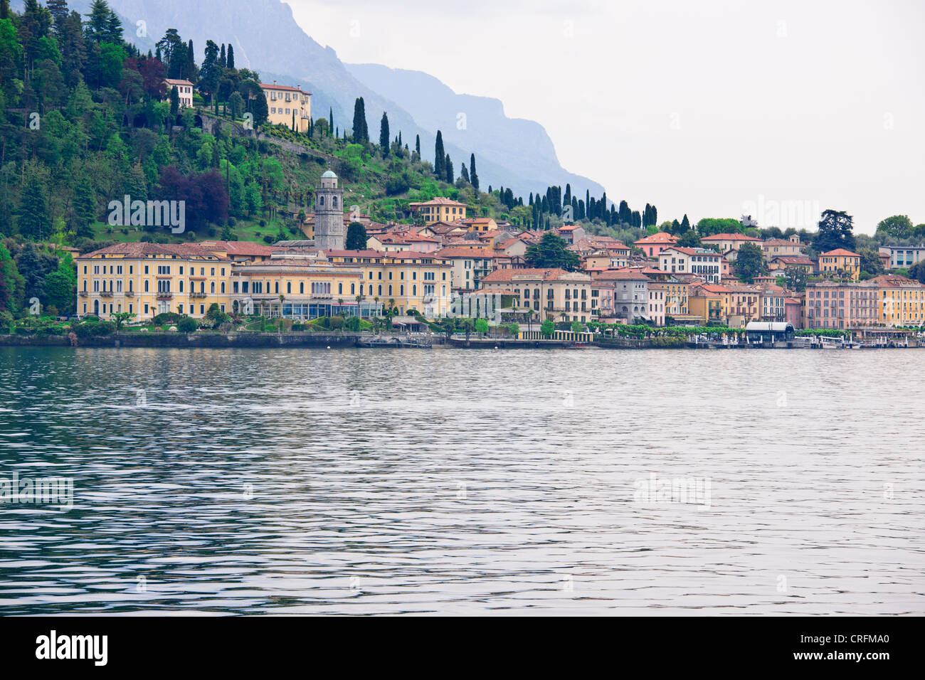 Bellagio, See überqueren, Hotels, Restaurants auf der Vorderseite zurück Straßen, Geschäfte, Blick auf den See, Gärten, Comer See, italienische Seen, Italien Stockfoto