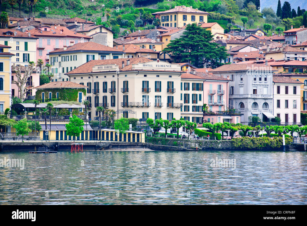 Bellagio, See überqueren, Hotels, Restaurants auf der Vorderseite zurück Straßen, Geschäfte, Blick auf den See, Gärten, Comer See, italienische Seen, Italien Stockfoto