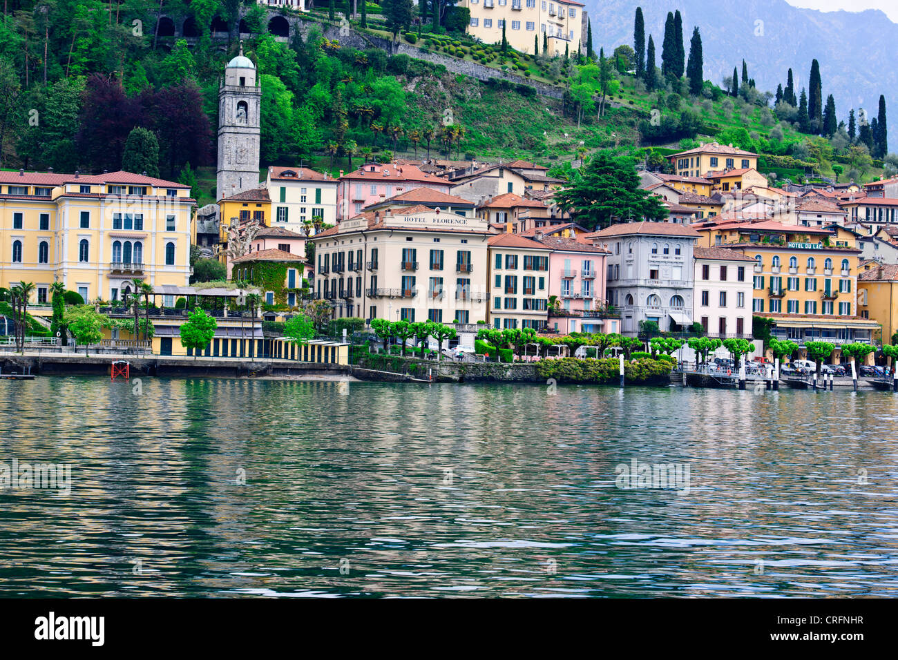 Bellagio, See überqueren, Hotels, Restaurants auf der Vorderseite zurück Straßen, Geschäfte, Blick auf den See, Gärten, Comer See, italienische Seen, Italien Stockfoto