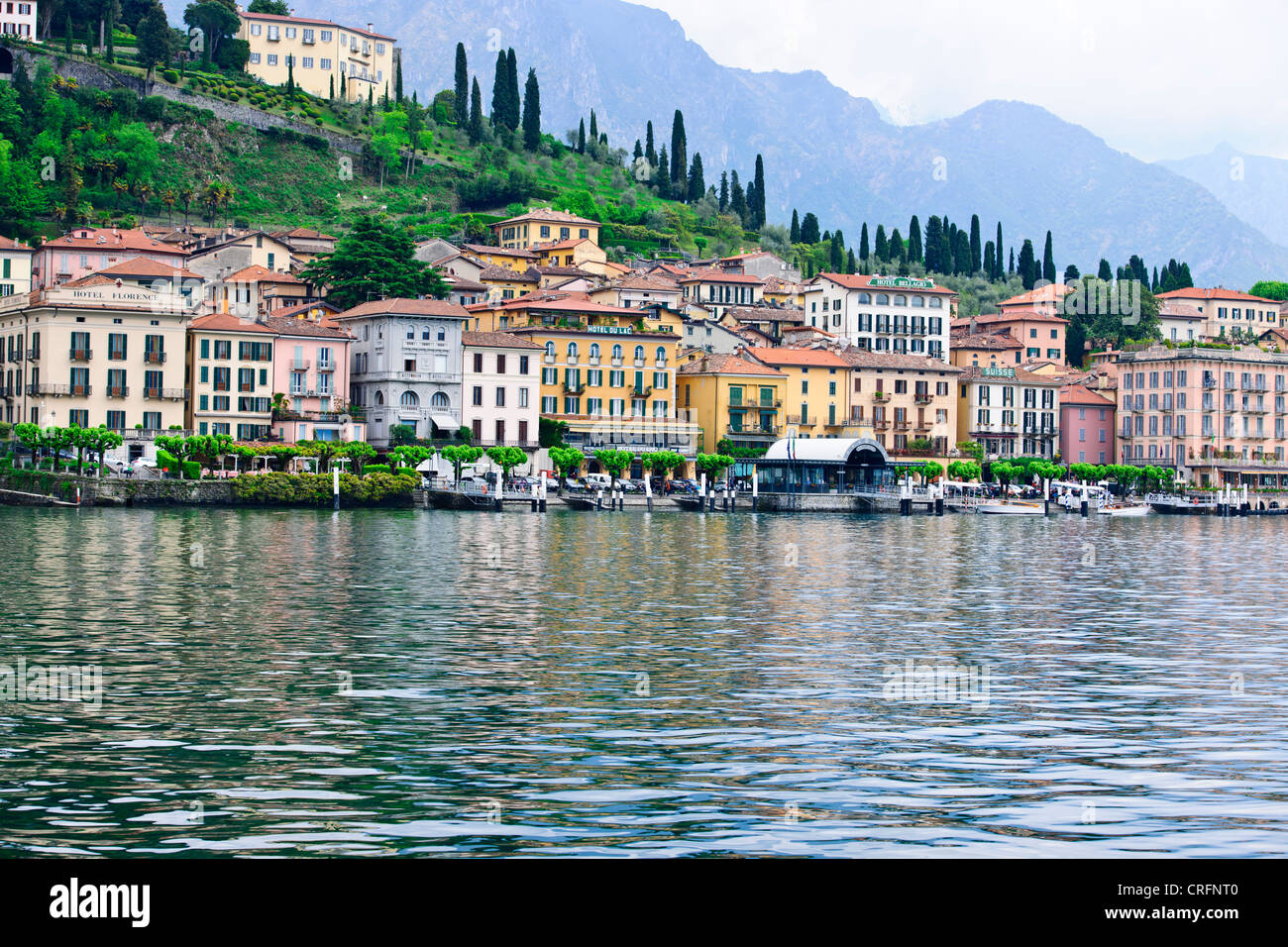 Bellagio, See überqueren, Hotels, Restaurants auf der Vorderseite zurück Straßen, Geschäfte, Blick auf den See, Gärten, Comer See, italienische Seen, Italien Stockfoto