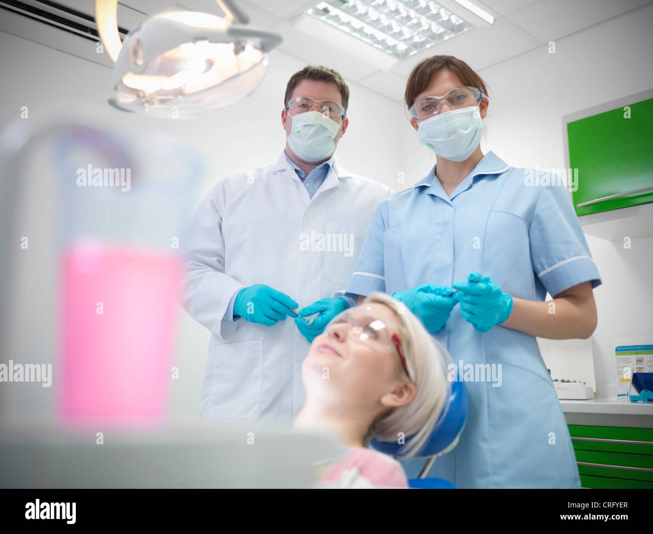 Dental Student und Zahnarzt in der Chirurgie Stockfotografie Alamy