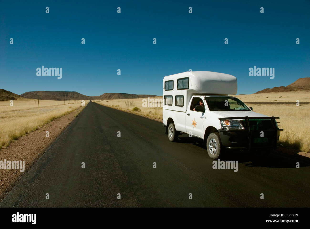 All - Terrain-Fahrzeug unterwegs B4 in der Wüste, Namibia Stockfoto