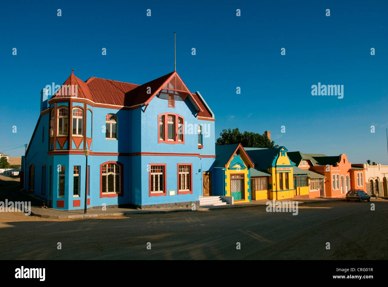 bunte Häuser in der Straße Bergstraße, Namibia, Lüderitz Stockfoto