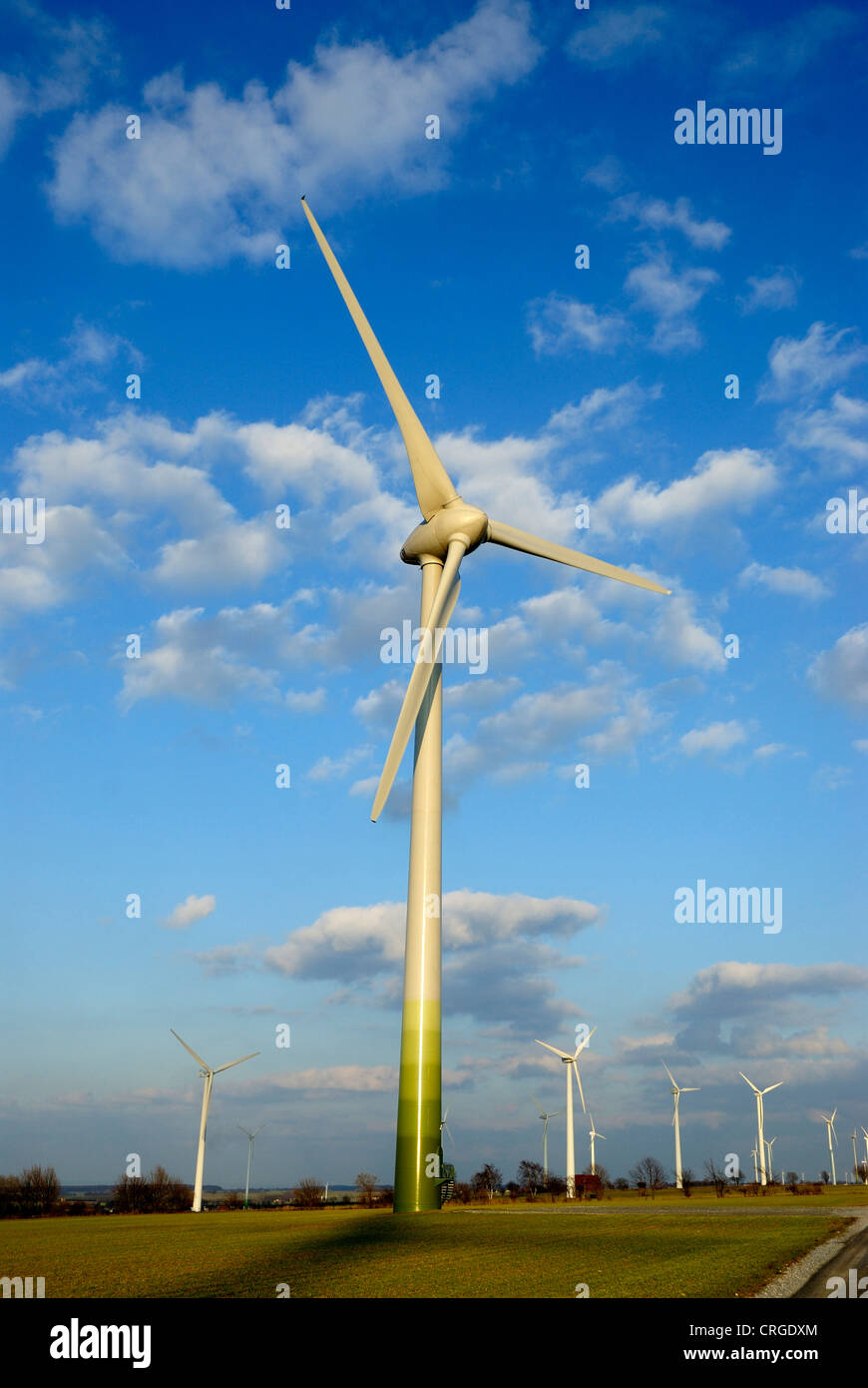 Wind-Motor vor Windpark in Deutschland in der Nähe von Soest, Deutschland, Nordrhein-Westfalen, Soest Stockfoto