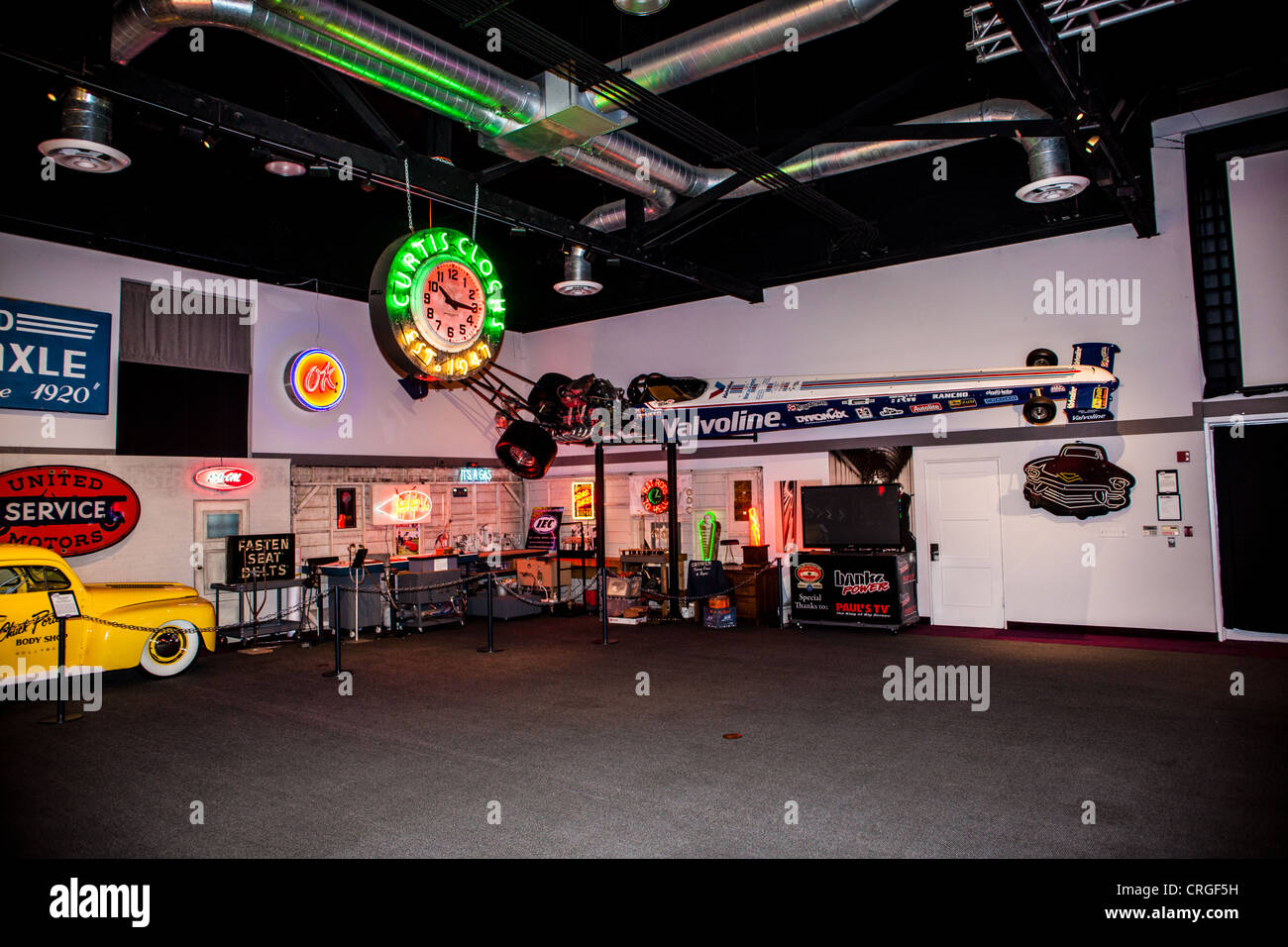 Hot Rods, Dragster, Sportwagen und Land Speed Record Autos im Wally Parks NHRA Museum in Pomona Kalifornien Stockfoto