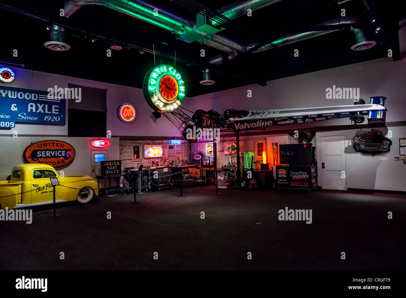 Hot Rods, Dragster, Sportwagen und Land Speed Record Autos im Wally Parks NHRA Museum in Pomona Kalifornien Stockfoto