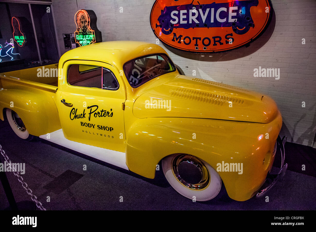Hot Rods, Dragster, Sportwagen und Land Speed Record Autos im Wally Parks NHRA Museum in Pomona Kalifornien Stockfoto