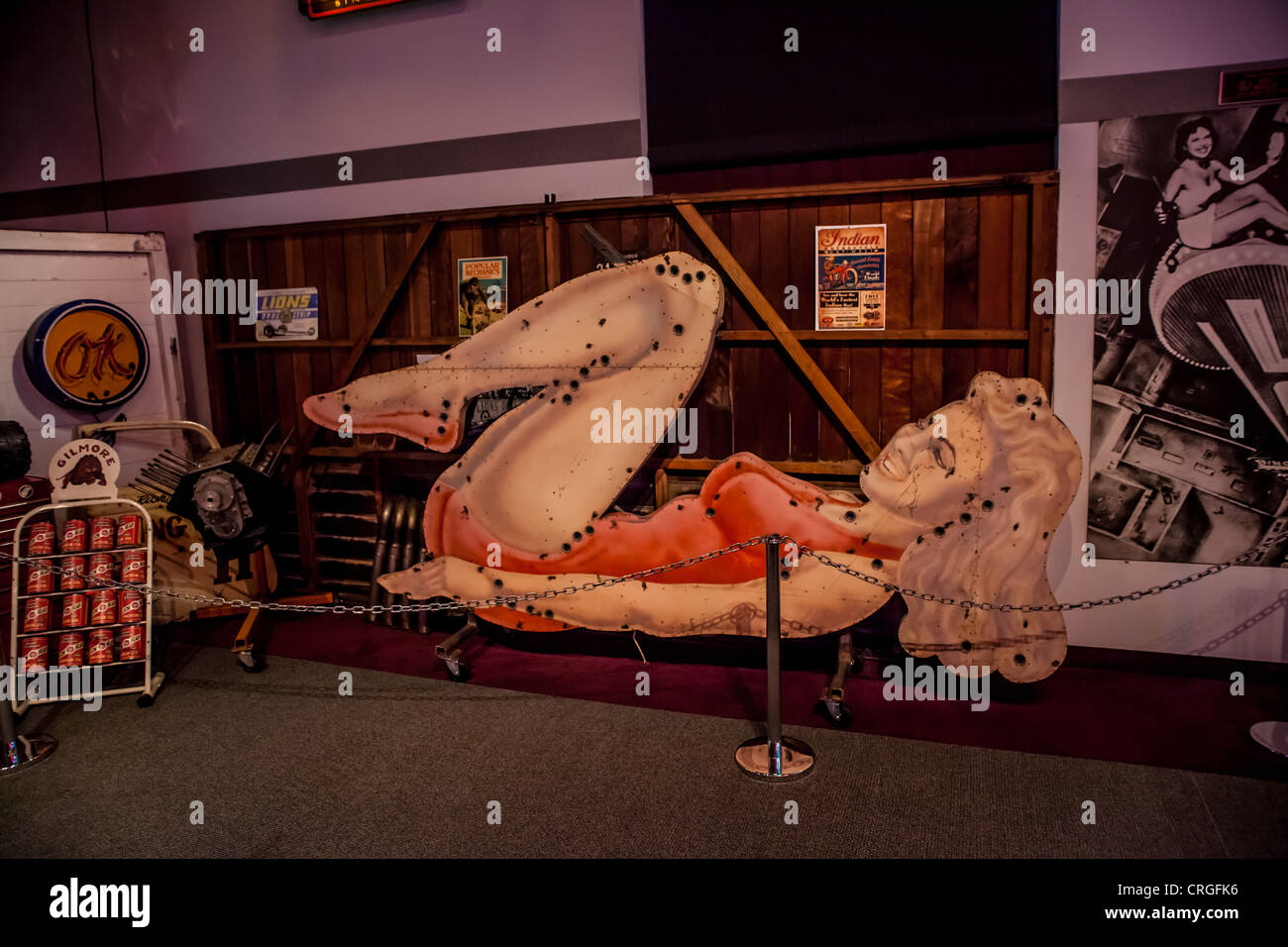 Hot Rods, Dragster, Sportwagen und Land Speed Record Autos im Wally Parks NHRA Museum in Pomona Kalifornien Stockfoto