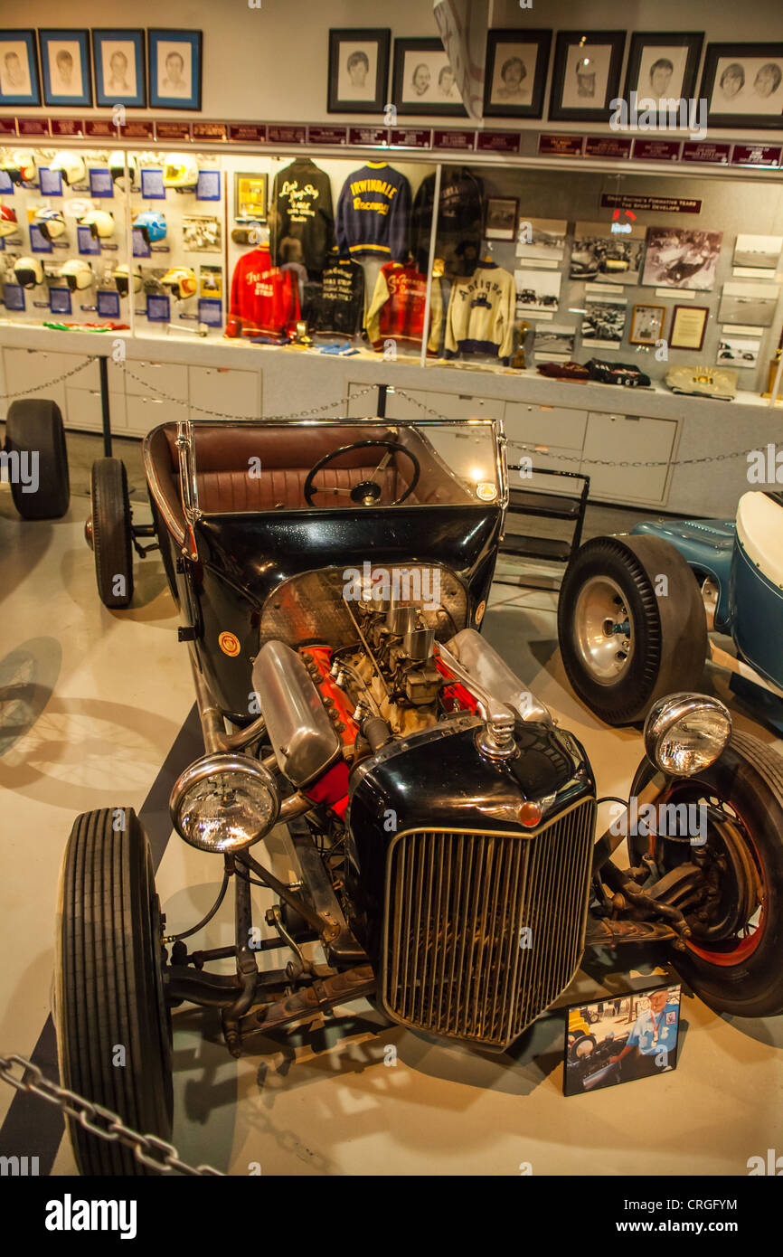 Hot Rods, Dragster, Sportwagen und Land Speed Record Autos im Wally Parks NHRA Museum in Pomona Kalifornien Stockfoto