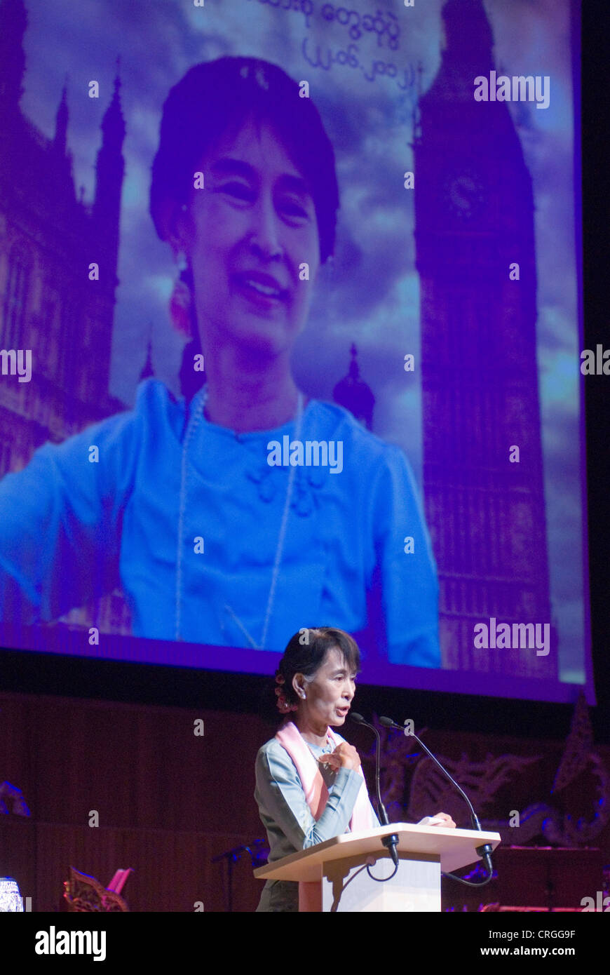 Aung San Suu Kyi. Begegnung mit den Menschen in Birma in der Royal Festival Hall London UK 22. Juni 2012. HOMER SYKES Stockfoto