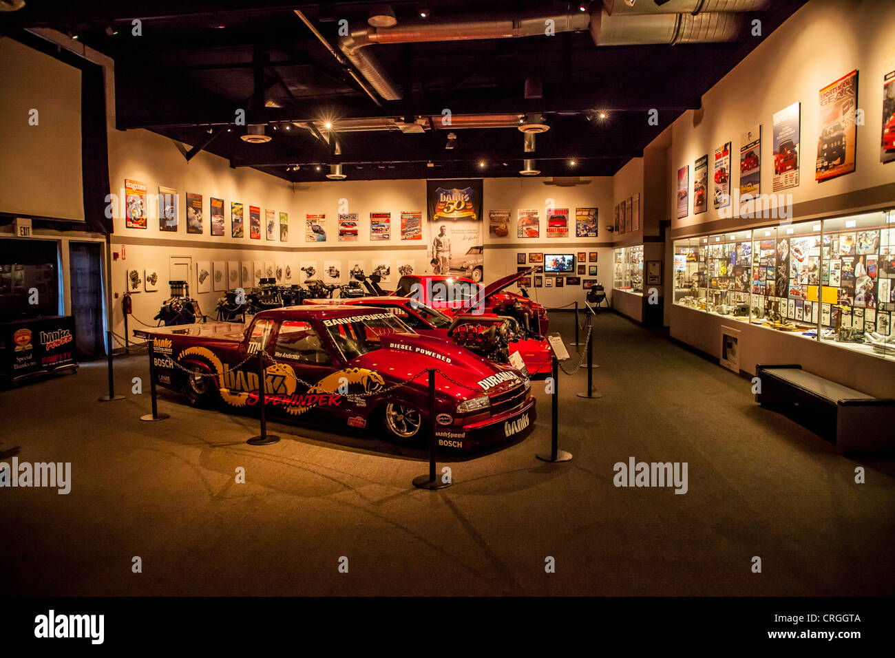 Hot Rods, Dragster, Sportwagen und Land Speed Record Autos im Wally Parks NHRA Museum in Pomona Kalifornien Stockfoto