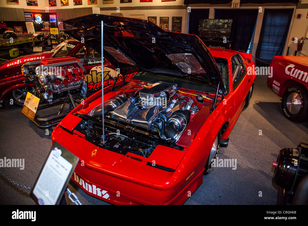 Hot Rods, Dragster, Sportwagen und Land Speed Record Autos im Wally Parks NHRA Museum in Pomona Kalifornien Stockfoto