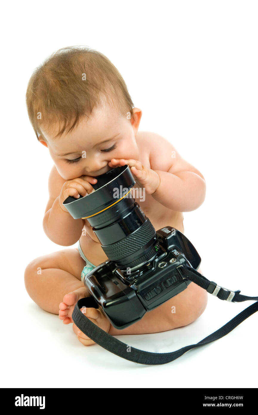 kleines Kind mit analogen Spiegelreflexkamera Stockfoto