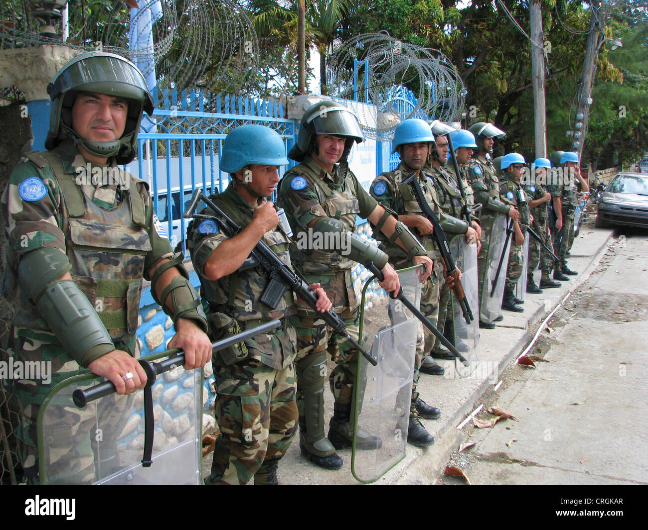 schwer bewaffnet uruguayischen blauen Helm Soldaten der "Mission der Vereinten Nationen Stabilisierung in Haiti", Haiti, Grande Anse, Jeremie Stockfoto