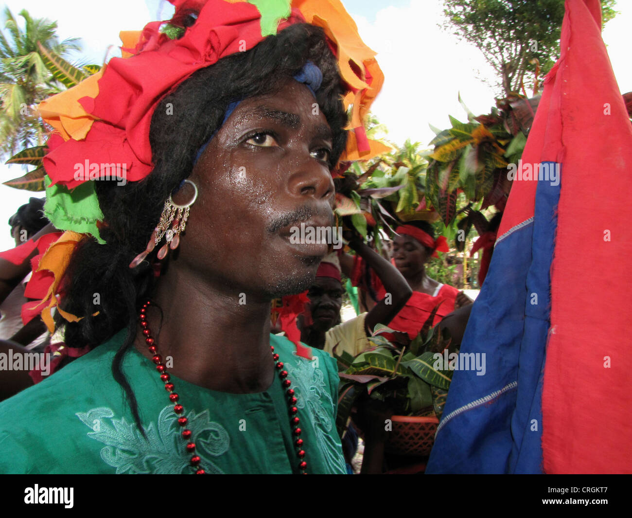 schwarzer Mann, gekleidet wie eine Frau, feiert Karneval mit Trachten, Haiti, Grande Anse, schmecken Stockfoto