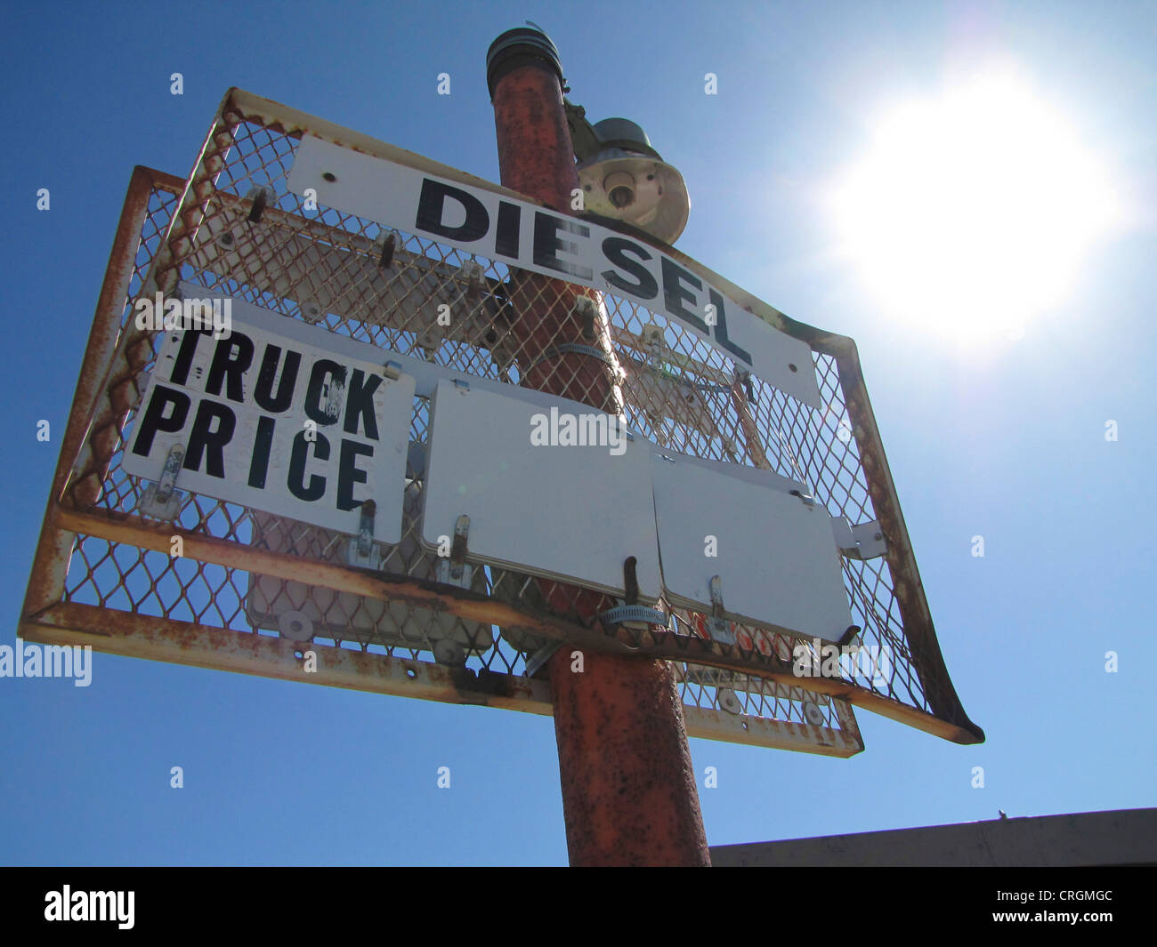 Alten Rosty Zeichen einer ehemaligen Tankstelle, USA, New Mexico Stockfoto