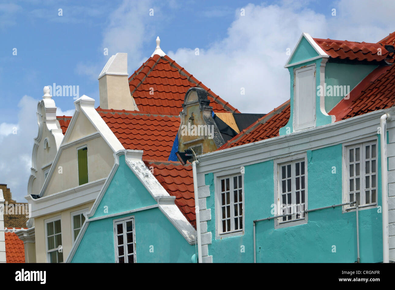 Giebel in caribic Farben, Niederländische Antillen, Willemstad, Curacao, Punda Stockfoto