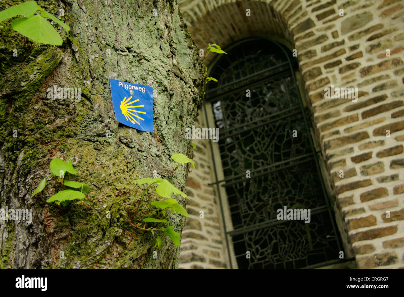 Wegweiser für Augustinerkloster auf dem Weg nach Santiago De Compostela, Deutschland, Nordrhein-Westfalen, Ruhrgebiet, Herdecke Stockfoto