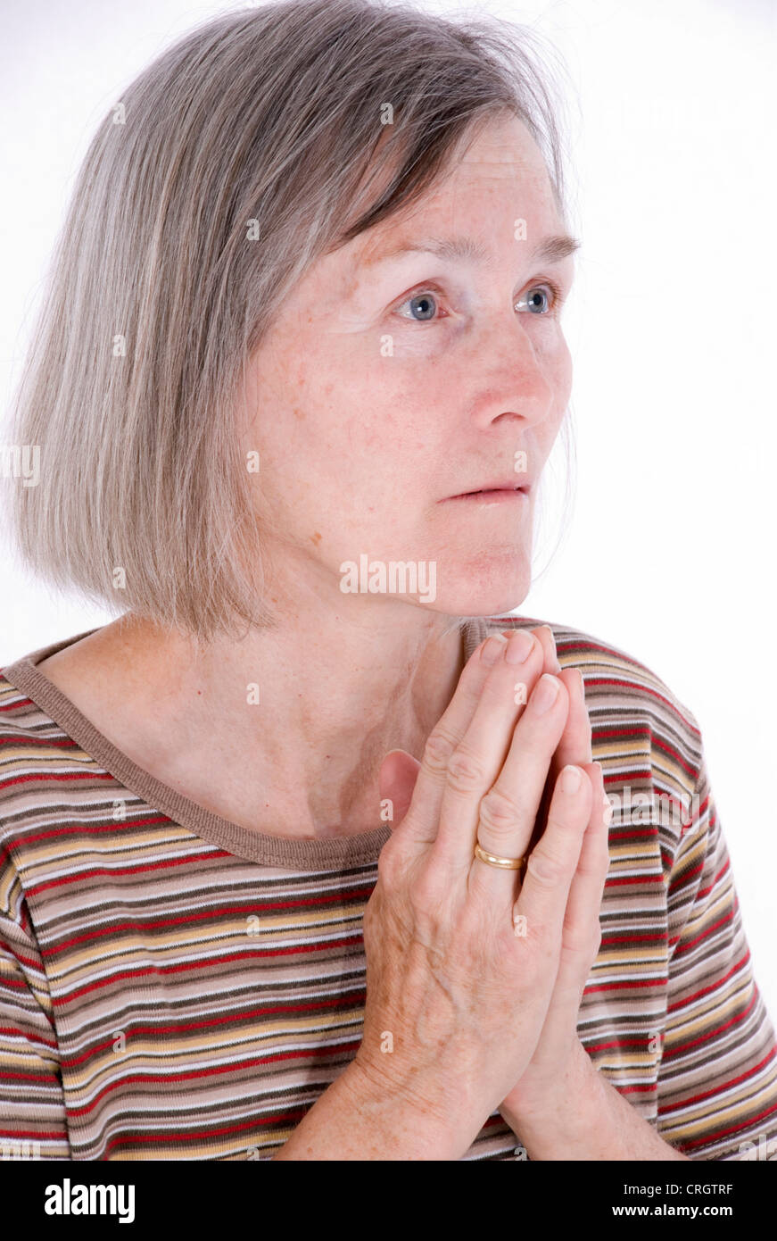 ältere Frau beten Stockfoto