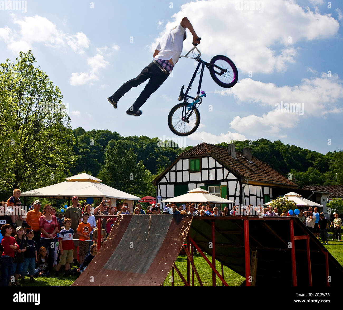 spektakuläre BMX-Fahrrad springen beim Fahrrad-Festival, Witten, Ruhrgebiet, Nordrhein-Westfalen, Deutschland Stockfoto