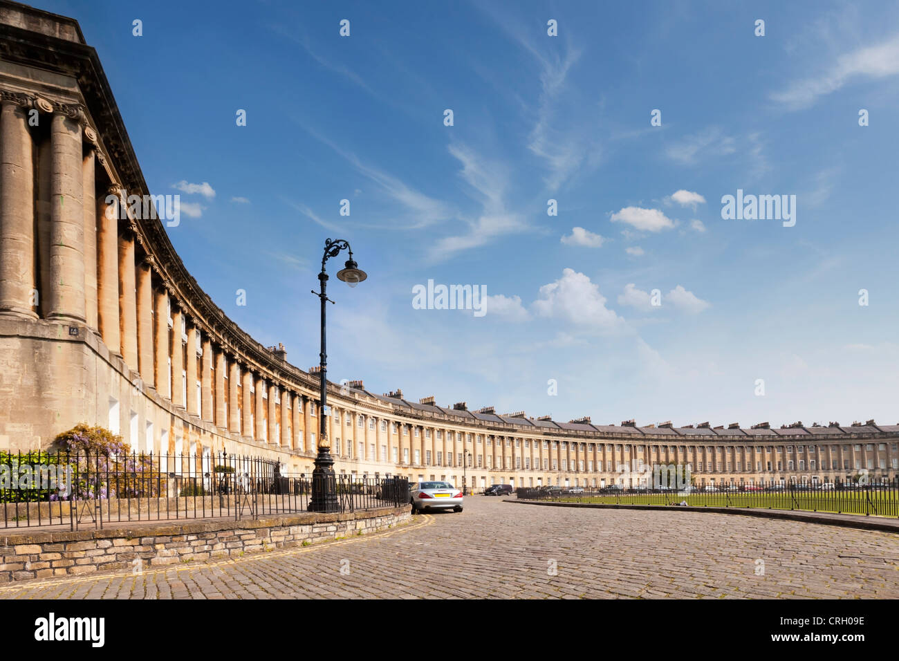 Royal Crescent im Bad ist eine der großen Sehenswürdigkeiten der Stadt und ist eine große touristische Attraktion Stockfoto