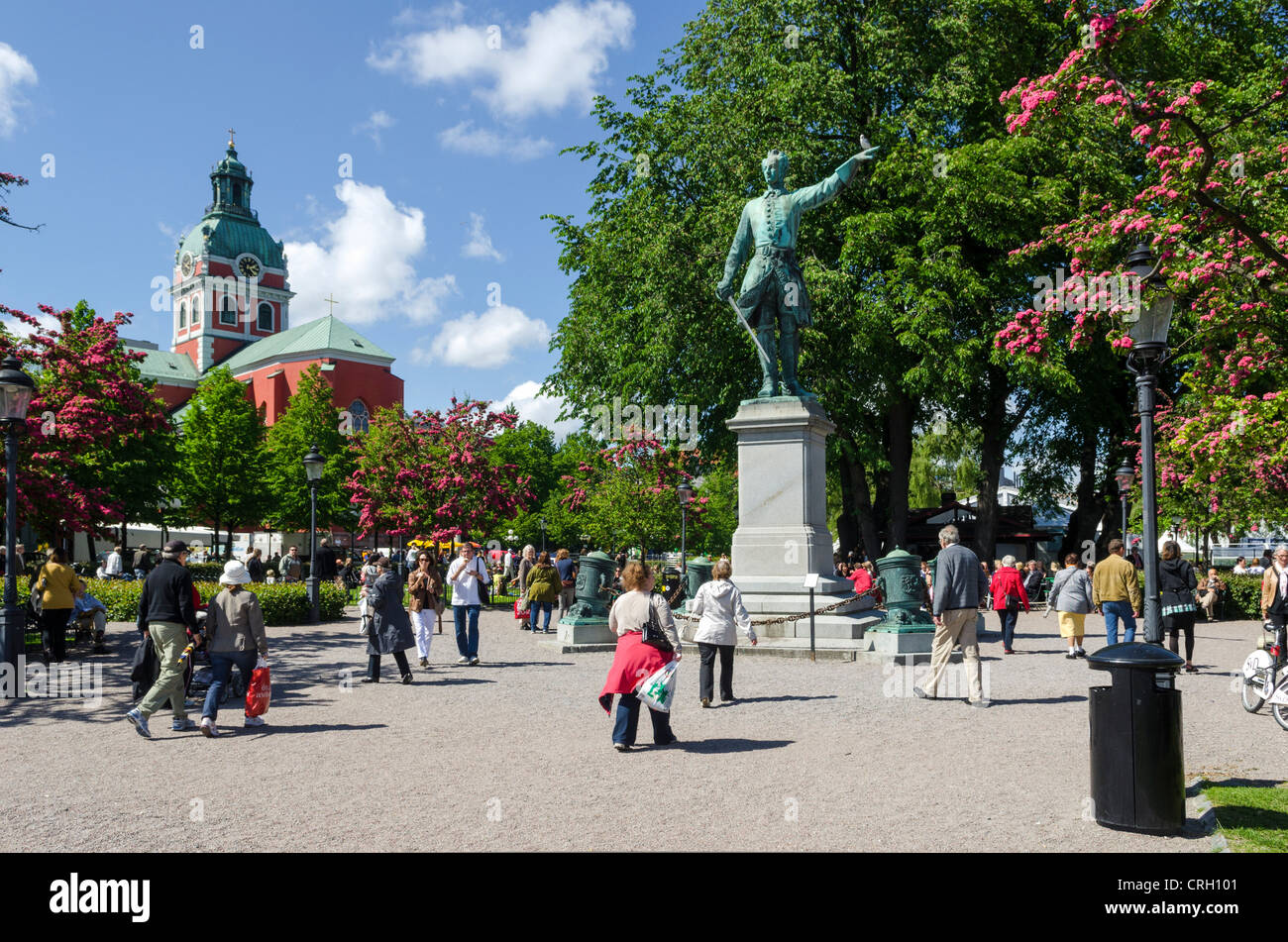 Stockholm, Schweden: Kungstradgarden oder des Königs Garten, der Stadtpark mit Statue von Karl XII Stockfoto
