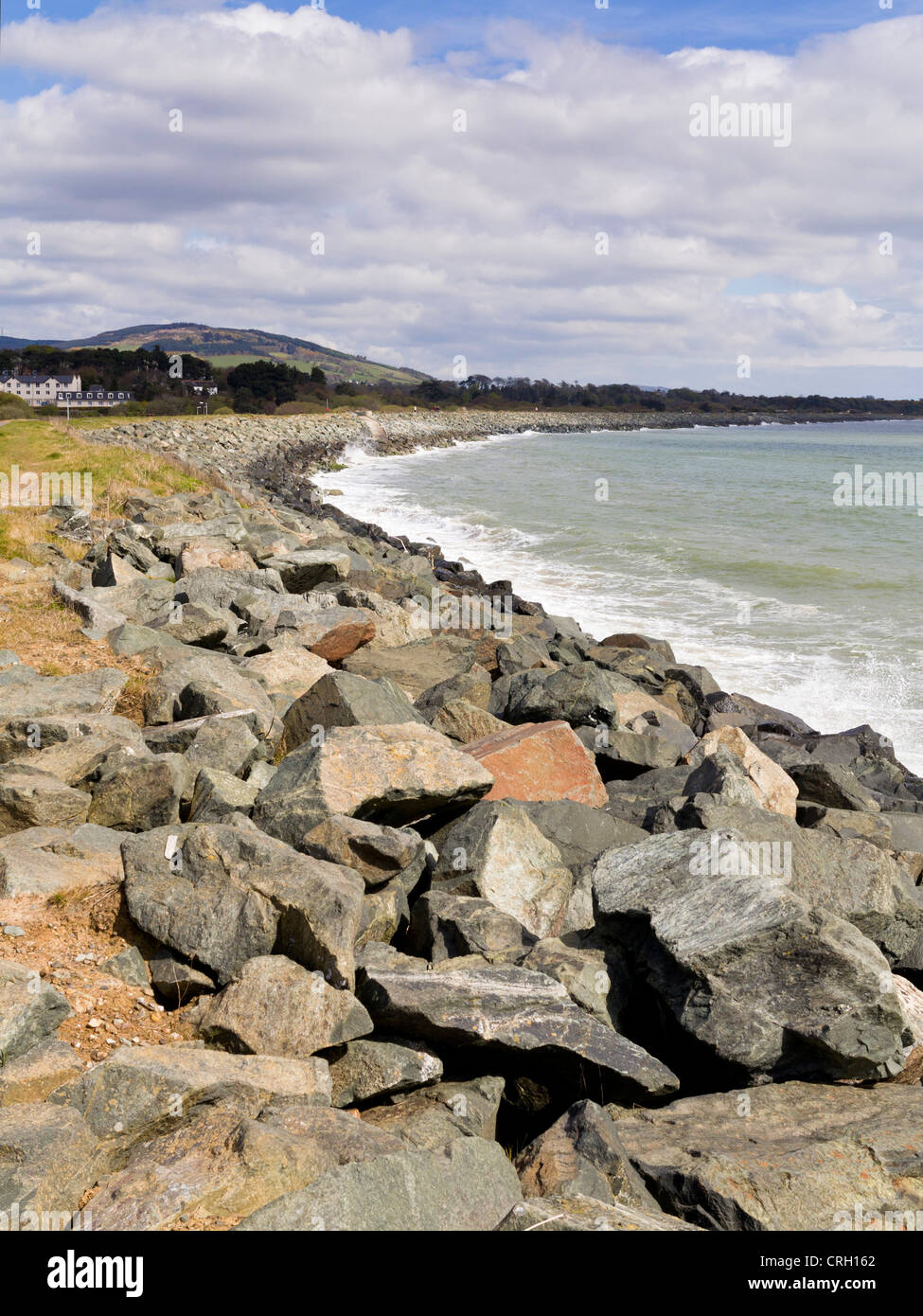 Irischer Strand mit Küstenschutz in Arklow, County Wicklow, Irland Stockfoto