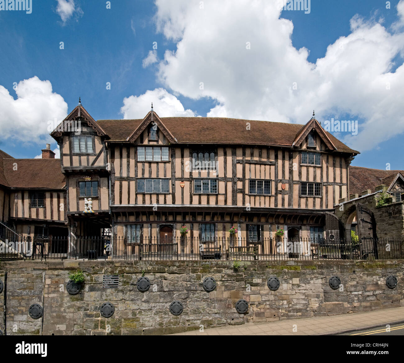 Mittelalterliches Fachwerk halbe Fachwerkhaus Lord Leycester Hospital in West Gate Warwick Warwickshire, England Stockfoto
