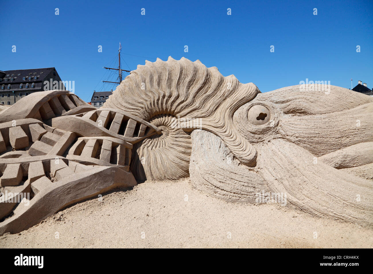 Copenhagen International Sand Skulptur Festival 2012, Hafen von Kopenhagen: Skulptur von Daniel Doyle, Irland. Evolution-Thema. Stockfoto