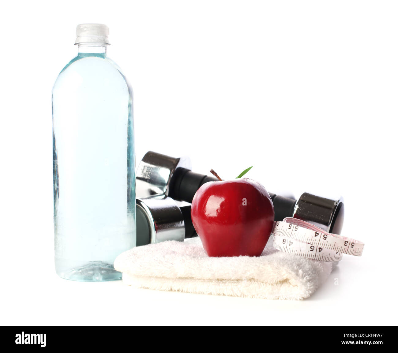 Wasserflasche mit Gewichten, Apfel und Maßband Stockfoto