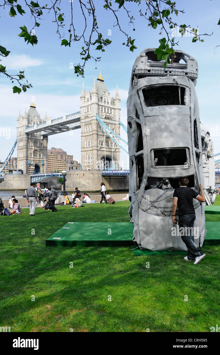 CitiHenge 2012 Replik Skulptur von Stonehenge, Projekt von Skoda und gebaut mit 18 Autoschrott Stockfoto