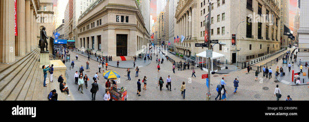 Menschenmassen auf der Wall Street in New York City Stockfoto