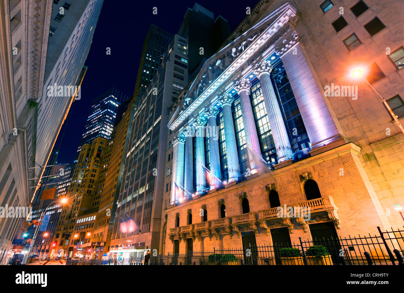 New York Stock Exchange Fassade bei Nacht. Stockfoto