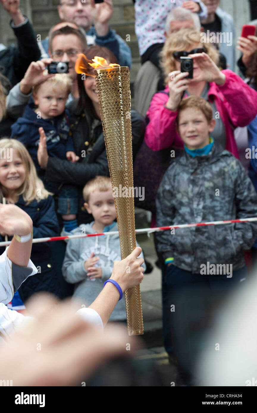 Olympischer Fackellauf; Brighouse Stockfoto