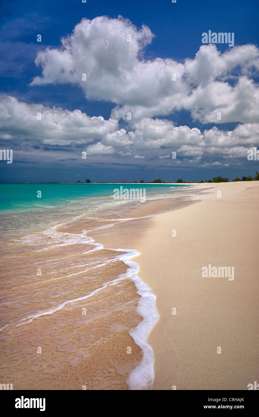 Wellen auf Pine Cay. Turks- und Caicosinseln. Stockfoto