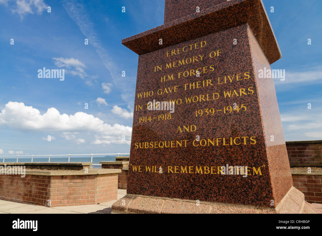 Denkmal zur Erinnerung an HM Streitkräfte in den beiden Weltkriegen getötet. Stockfoto